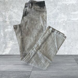 NWOT BUZZ 🐝 JEANS Slim Gray Distressed Jeans with Tapered Leg